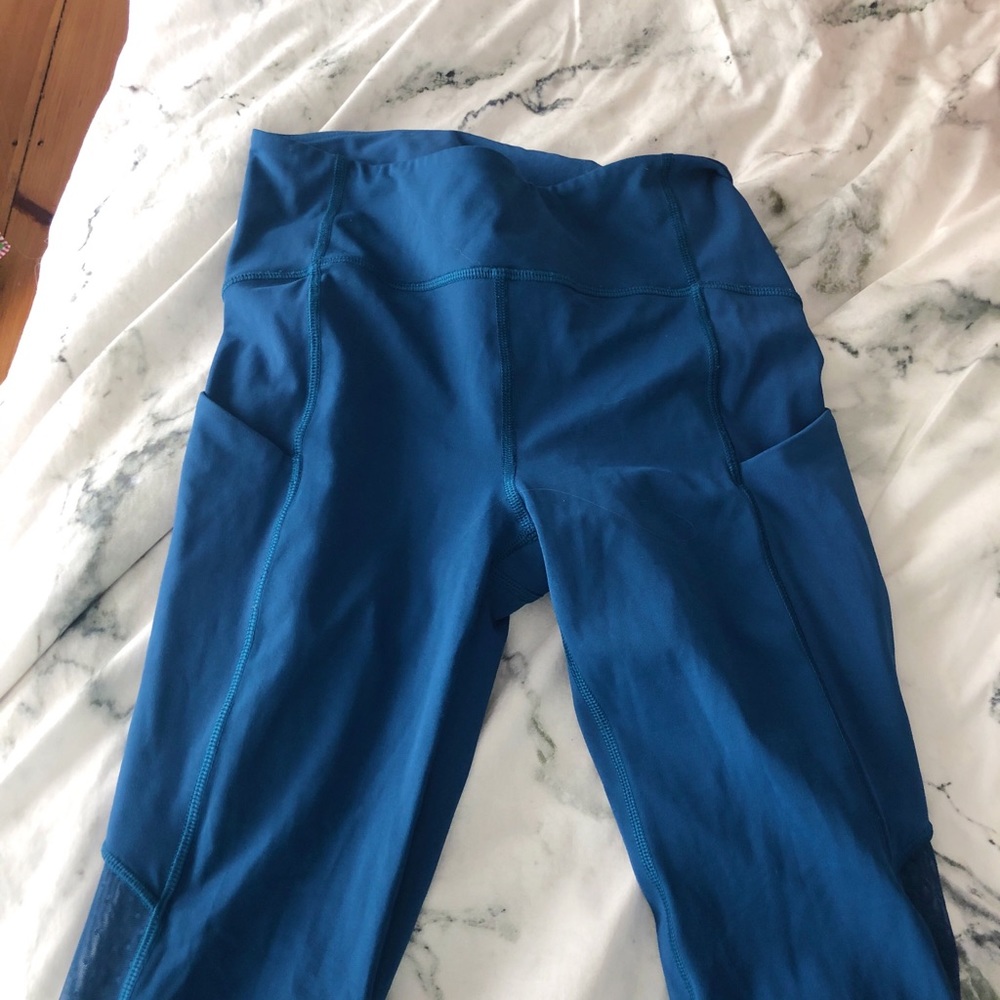 Blue lululemon cropped leggings with mesh